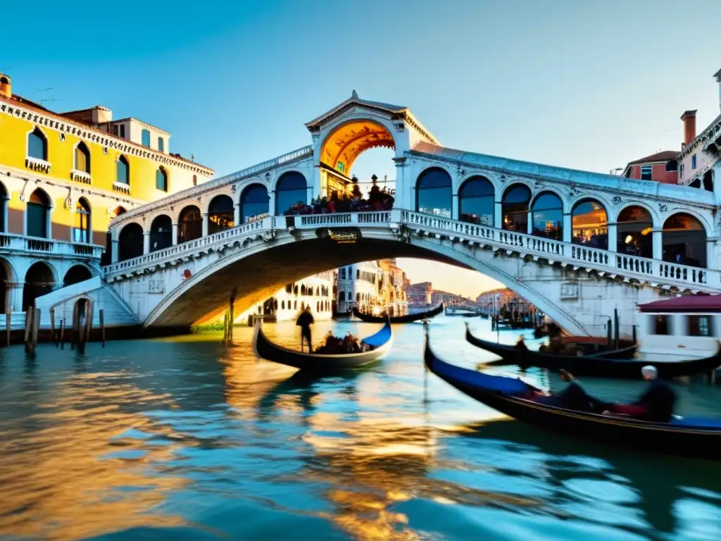 Explorando Venecia desde sus canales: Atardecer dorado en el icónico Puente de Rialto, con góndolas y vida vibrante