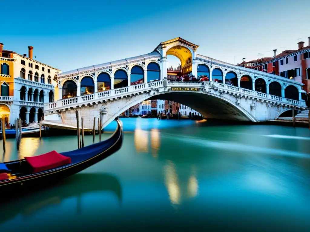 Detalle excepcional del Puente de Rialto en Venecia, resaltando la restauración y la belleza histórica del puente