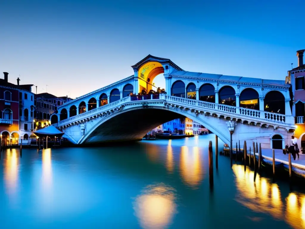 La icónica belleza del Puente de Rialto en Venecia, Italia, bañado por la cálida luz del atardecer