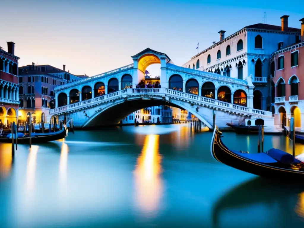 El icónico Puente de Rialto en Venecia, Italia, brilla bajo la cálida luz del atardecer, reflejando su majestuosa arquitectura renacentista y la vibrante vida a su alrededor