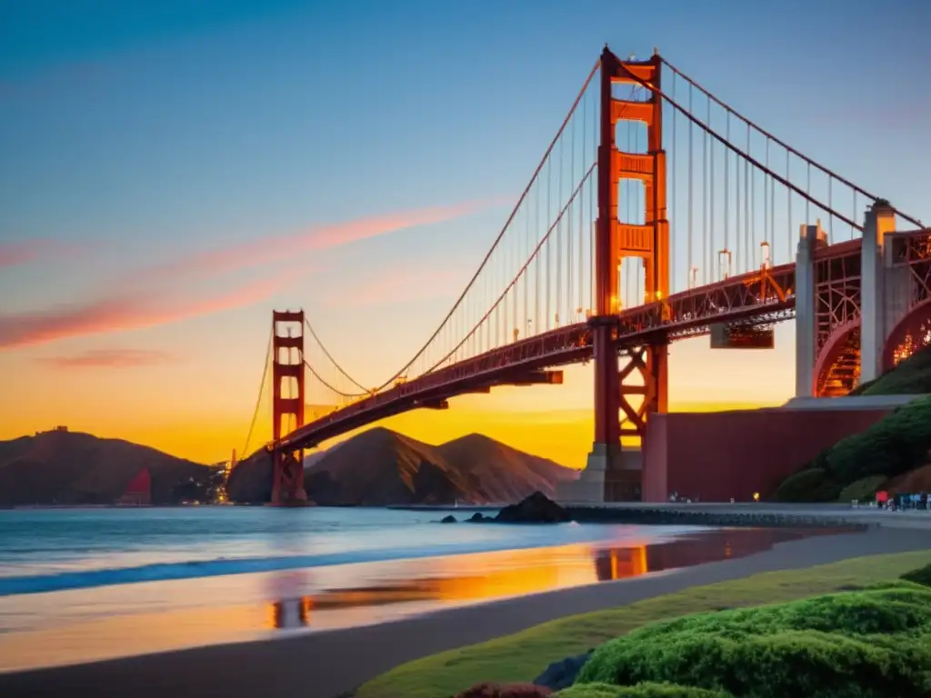 Un icónico puente de San Francisco, con su estructura de acero destacando en la cálida luz dorada del atardecer