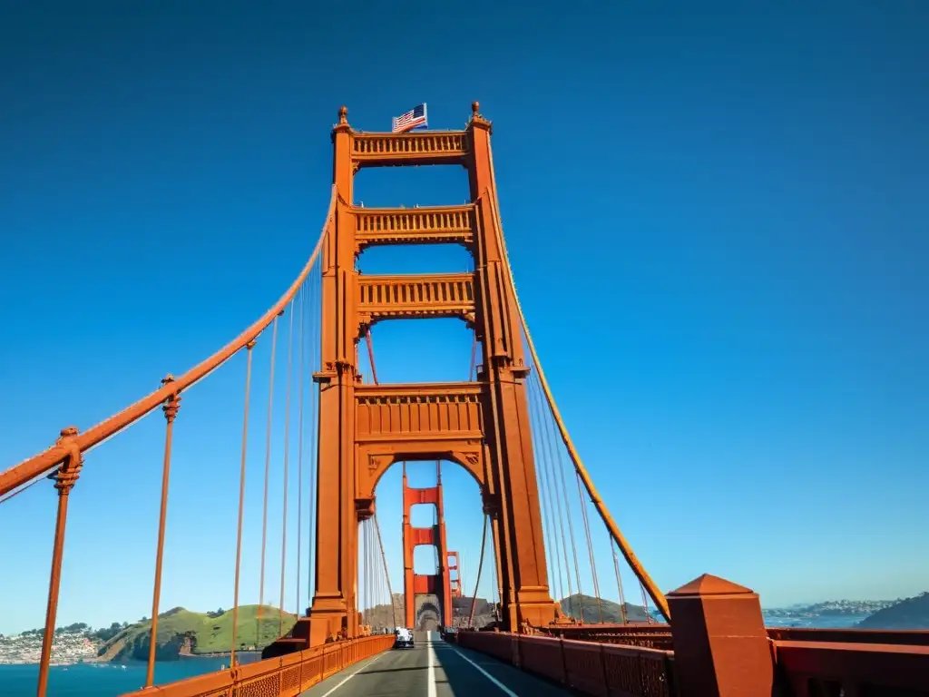 Imagen impactante del icónico puente Golden Gate en San Francisco, resaltando su color rojo intenso y majestuosa arquitectura