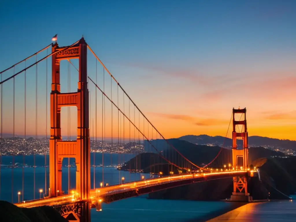 El puente Golden Gate se eleva majestuoso sobre la bahía de San Francisco al atardecer, bañado por la cálida luz dorada del sol poniente