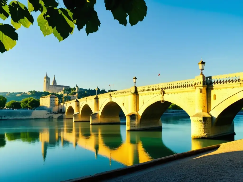 El Puente de Avignon historia arquitectura se muestra con sus elegantes arcos iluminados por el sol, creando una escena impresionante en el río Ródano