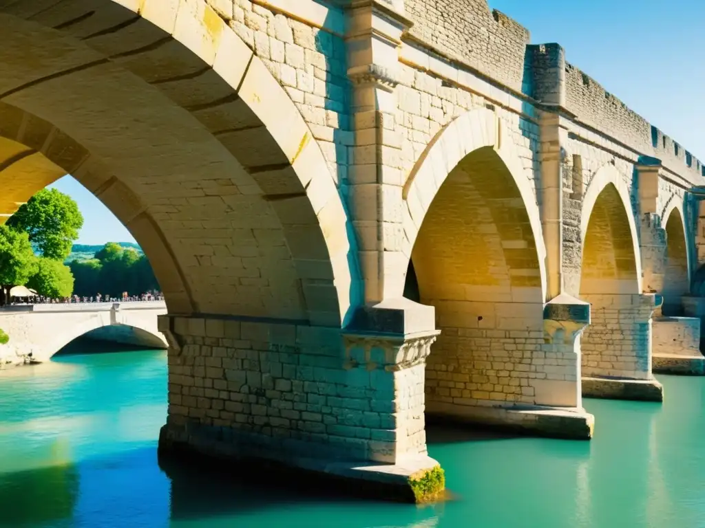 El texto ALT es: 'Detalle impresionante de la historia arquitectónica del Puente de Avignon, bañado por la cálida luz del sol'