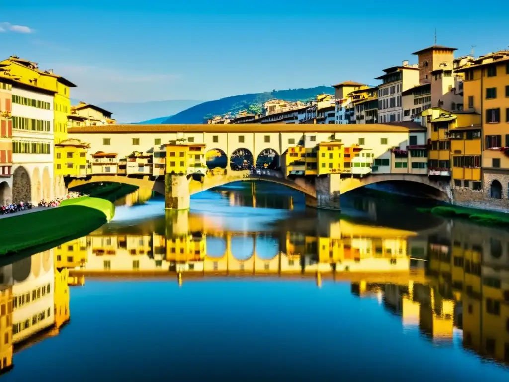 Ponte Vecchio en Florencia, Italia: un atardecer cálido ilumina la arquitectura de puentes icónicos del mundo sobre el río Arno