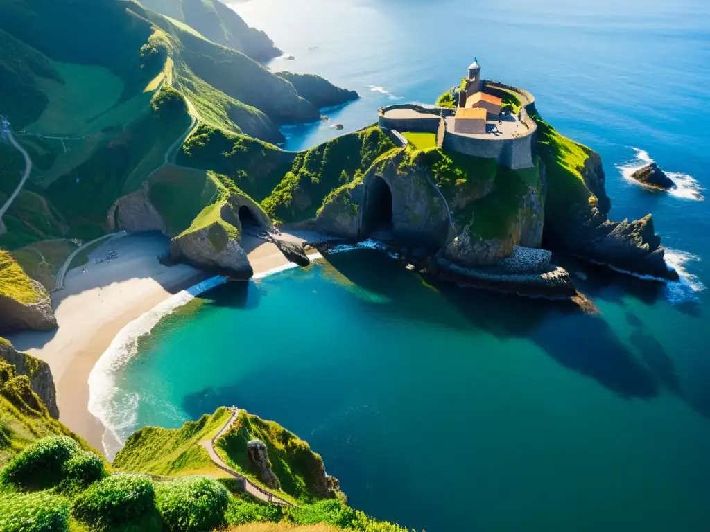 Vista aérea del Puente de San Juan de Gaztelugatxe, con su puente de piedra y la costa escarpada del País Vasco bañada por la luz dorada del sol