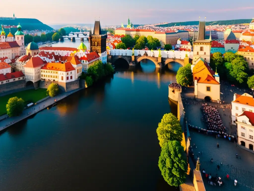 Vista aérea del Puente Carlos en Praga, con el río Vltava serpenteando debajo