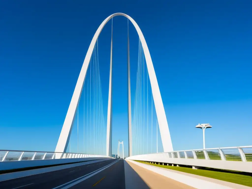 Vista impresionante del Puente Margaret Hunt Hill en Dallas, Texas, diseñado por la ingeniera Santiago Calatrava